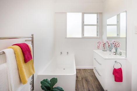 Photo of property in 36 Winston Avenue, Hokowhitu, Palmerston North, 4410