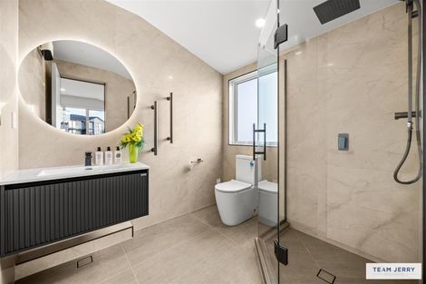 Photo of property in 4 Seawind Way, Hobsonville, 0616