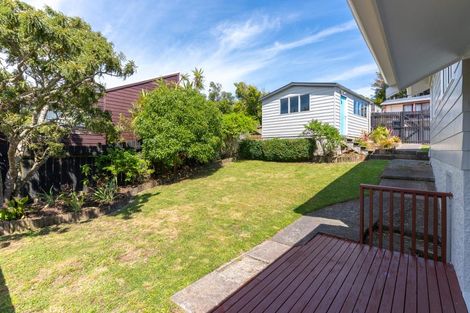 Photo of property in 8 Fitzpatrick Street, Newlands, Wellington, 6037