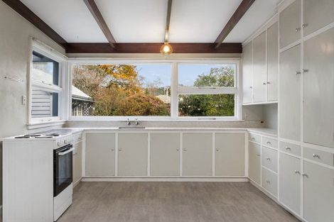 Photo of property in 18 Sandwich Road, Beckenham, Christchurch, 8023