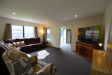 Photo of property in 2 Little Oaks Drive, Yaldhurst, Christchurch, 8042