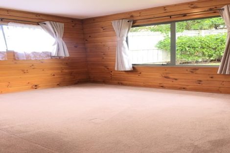 Photo of property in 5 Loughanure Place, Massey, Auckland, 0614