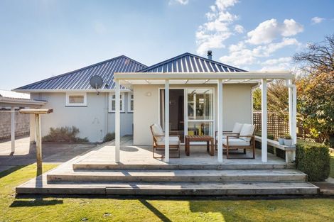 Photo of property in 37 Parkland Crescent, Terrace End, Palmerston North, 4410