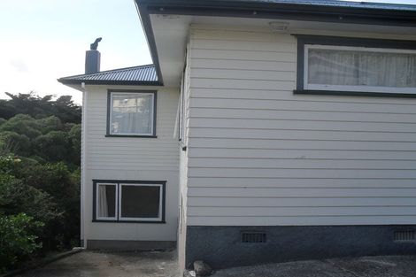 Photo of property in 131 Ruskin Road, Newlands, Wellington, 6037
