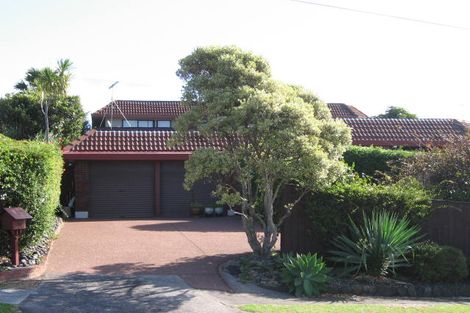 Photo of property in 2/330 Beach Road, Campbells Bay, Auckland, 0630