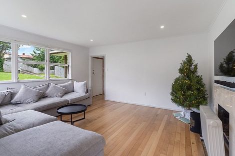 Photo of property in 24 Gill Avenue, Te Atatu Peninsula, Auckland, 0610