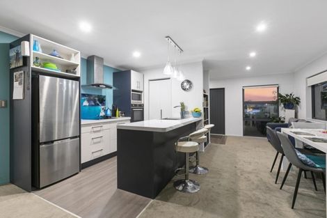 Photo of property in 11 Lakeview Quay, Pyes Pa, Tauranga, 3112