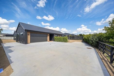 Photo of property in 23 Robert Might Road, Kumeu, 0810