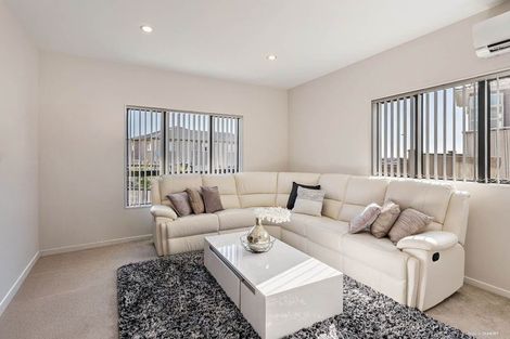 Photo of property in 25 Kereru Rise, Papakura, 2110