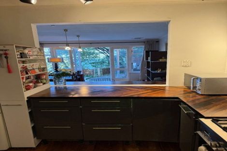 Photo of property in 5 Richmond Road, Mahina Bay, Lower Hutt, 5013