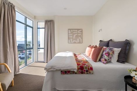 Photo of property in 12 Signallers Grove, Strathmore Park, Wellington, 6022