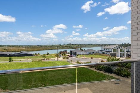 Photo of property in 14 Parkmore Drive, Rosehill, 2113