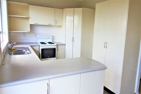 Photo of property in 53 Onewa Road, Northcote, Auckland, 0627