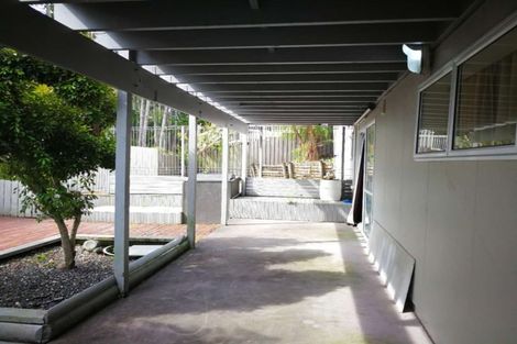 Photo of property in 33 Redwood Drive, Massey, Auckland, 0614