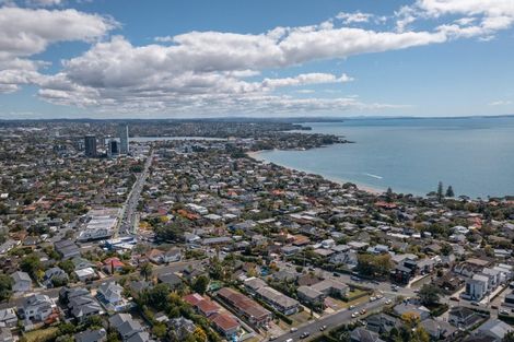 Photo of property in 1/5 Onepoto Road, Hauraki, Auckland, 0622