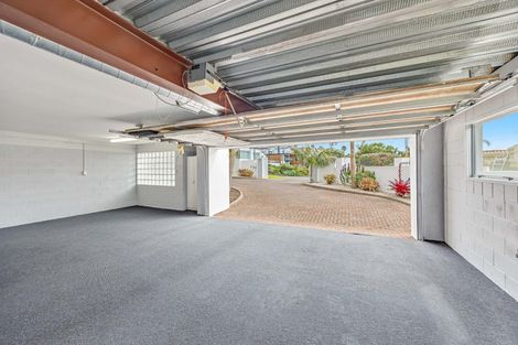 Photo of property in 15 Courtneys, West Harbour, Auckland, 0618