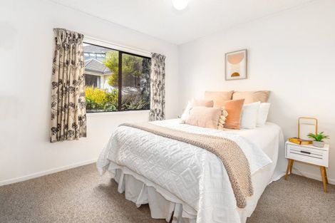 Photo of property in 16 The Crowsnest, Whitby, Porirua, 5024