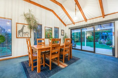 Photo of property in 104 Airlie Road, Plimmerton, Porirua, 5026