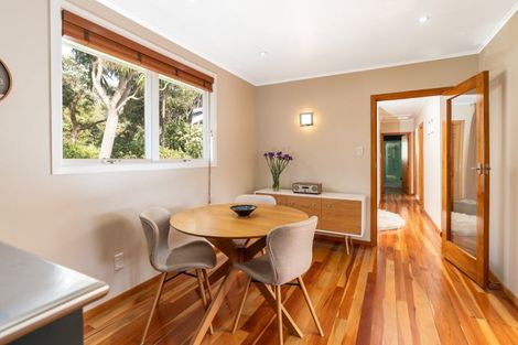 Photo of property in 8 Torwood Road, Khandallah, Wellington, 6035