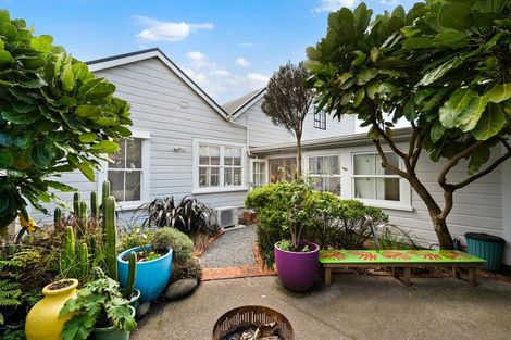 Photo of property in 6 Prince Street, Mount Victoria, Wellington, 6011