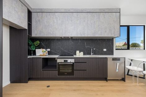 Photo of property in 13 Edgerton Road, Te Atatu Peninsula, Auckland, 0610