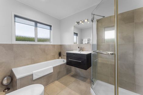 Photo of property in 22 Himalaya Drive, Half Moon Bay, Auckland, 2012