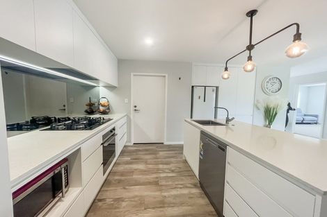 Photo of property in 17 Cyprus Place, Fitzherbert, Palmerston North, 4410