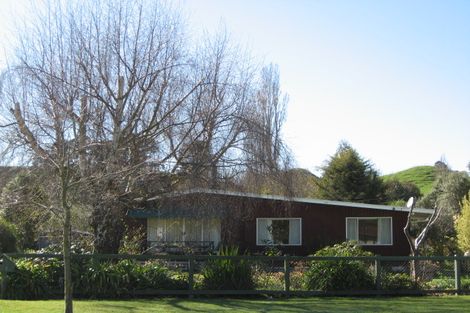 Photo of property in 12 Ongo Road, Hunterville, 4730