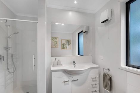 Photo of property in 12 Binstead Place, Avondale, Christchurch, 8061