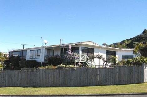 Photo of property in 1 Reeves Road, Acacia Bay, Taupo, 3330