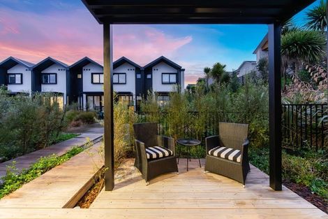 Photo of property in 2e Nerita Place, Long Bay, Auckland, 0630