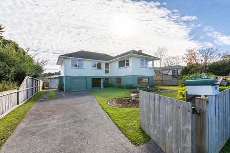 Photo of property in 34 Kaikoura Street, Henderson, Auckland, 0612