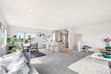 Photo of property in 190 Sunnynook Road, Totara Vale, Auckland, 0627