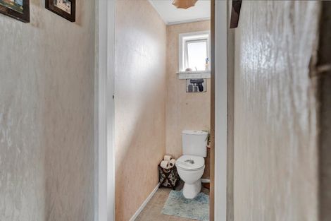 Photo of property in 2 Handley Place, Glen Avon, New Plymouth, 4312