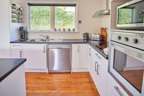 Photo of property in 17 Horokiwi Road West, Newlands, Wellington, 6037