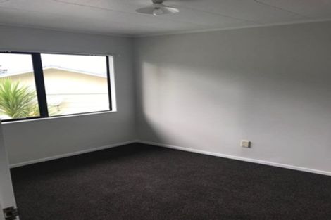 Photo of property in 1 Lowell Place, Massey, Auckland, 0614