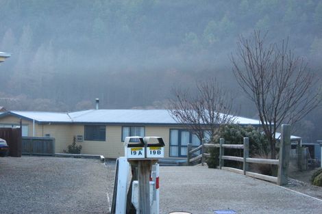 Photo of property in 19 Daveys Place, Arrowtown, 9302