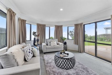 Photo of property in 52 Miles Crescent, Newlands, Wellington, 6037