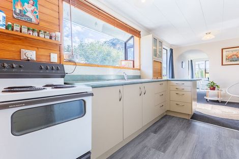 Photo of property in 11 Atua Street, Waikanae Beach, Waikanae, 5036