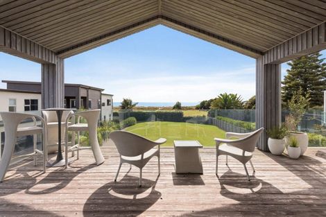 Photo of property in 1025 Papamoa Beach Road, Papamoa Beach, 3118