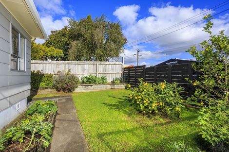 Photo of property in 1/11 Kahika Road, Birkdale, Auckland, 0626