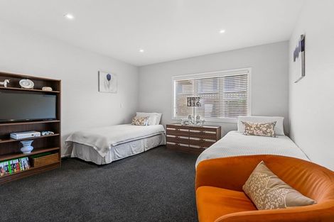 Photo of property in 8 Kawai Rise, Te Atatu Peninsula, Auckland, 0610