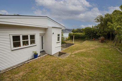 Photo of property in 6 Aranui Street, Maupuia, Wellington, 6022