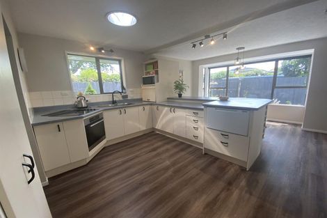 Photo of property in 39 Camberwell Place, Avonhead, Christchurch, 8042