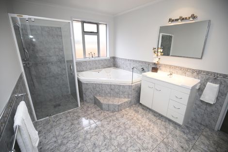 Photo of property in 3 Milbrook Place, Chartwell, Hamilton, 3210