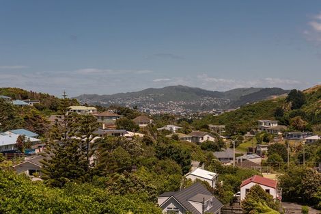 Photo of property in 15 Dunmail Way, Newlands, Wellington, 6037