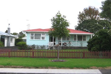 Photo of property in 3 Rewarewa Road, Te Atatu Peninsula, Auckland, 0610