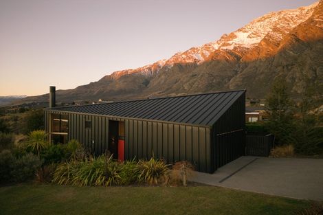Photo of property in 14 Caithness Court, Jacks Point, Queenstown, 9371