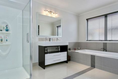 Photo of property in 31 Norfolk Drive, Cambridge, 3434