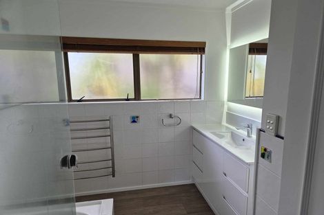 Photo of property in 46 Masterton Road, Rothesay Bay, Auckland, 0630